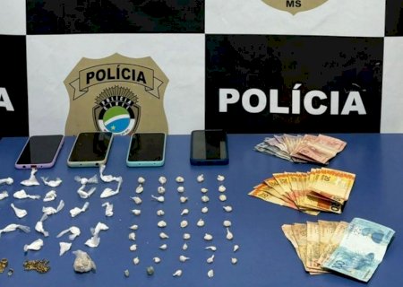Dois são presos por tráfico e boca de fumo é fechada em Juti