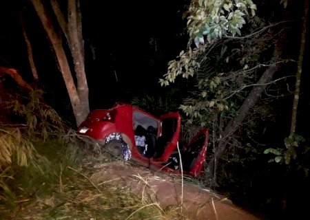 Adolescente morre e duas mulheres ficam feridas após carro sair de pista, na MS-339