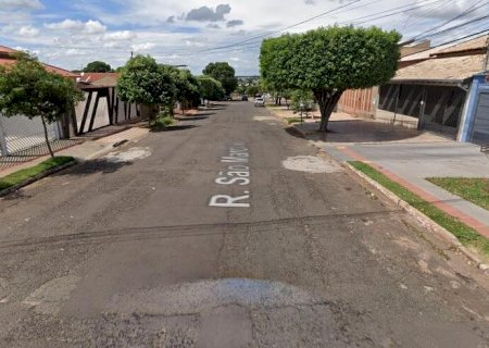 Mulher em situação de rua é assassinada a facadas no rosto por namorada de rapaz em Campo Grande