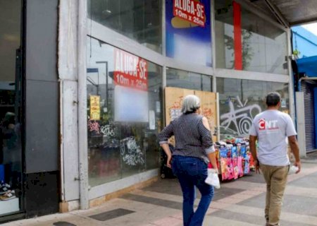 Fechamento de gigantes do varejo muda perfil do Centro de Campo Grande ao longo dos anos