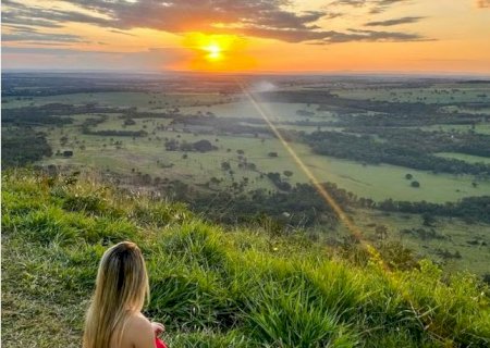 Morro do Ernesto, famoso pelo pôr do sol, é fechado devido à seca e risco de incêndio em MS