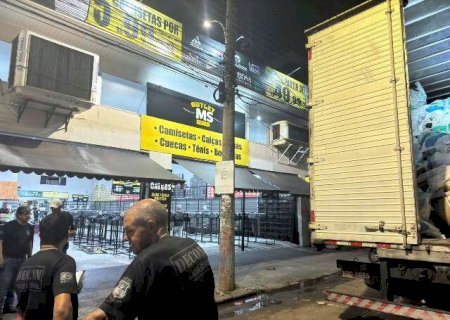 Decon esvazia loja e apreende 8 toneladas de produtos falsificados em Campo Grande