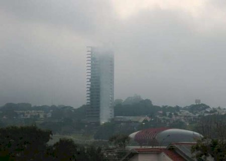 Campo Grande tem nevoeiro e meteorologia indica tempo firme