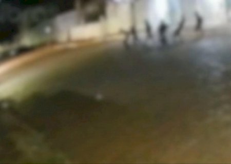 VÍDEO: estudante de teatro é espancado por grupo de 10 em frente ao Armazém Cultural em Campo Grande 