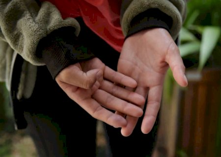 Mãe é presa após dar bebidas alcoólicas e agredir adolescente em Campo Grande