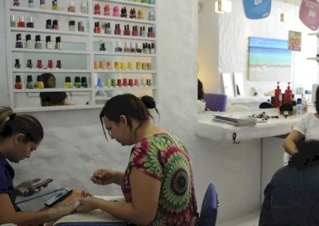 Anvisa proíbe duas substâncias utilizadas em unhas em gel