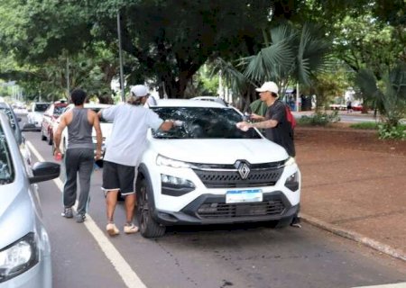 Mesmo longe, venezuelanos temem guerra e dizem não ver futuro no país