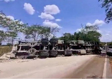 Embriagado: condutor que tombou carreta de cimento na BR-262 é preso