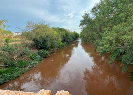 Bombeiros encontram corpo de homem no Rio Anhanduí em Campo Grande