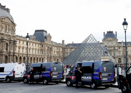 Polícia francesa detém cinco suspeitos do assalto ao Museu do Louvre