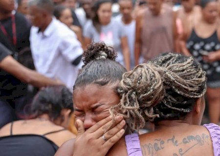 Ativistas denunciam 'massacre' em ação policial no Rio
