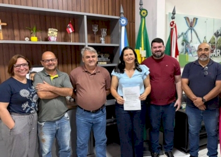 Prefeita Lurdes recebe moradores da Vila Jary e ouve reivindicações