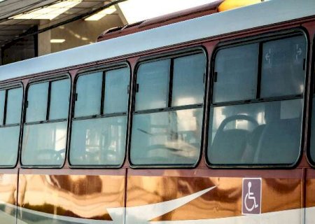 Motorista e passageira s&atilde;o amea&ccedil;ados com faca durante assalto a &ocirc;nibus em Campo Grande