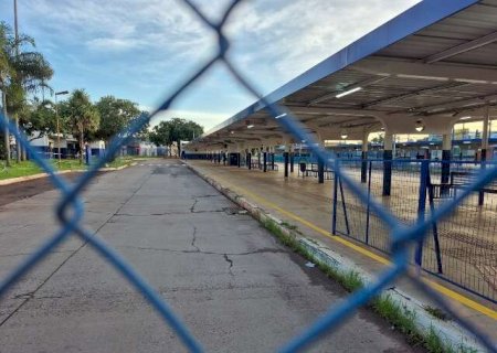 Motoristas de ônibus param e terminais amanhecem vazios na Capital