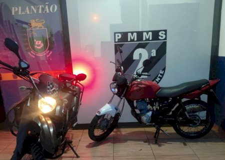 Moto furtada em Naviraí e com placa adulterada é recuperada e homem é preso por receptação em Caarapó