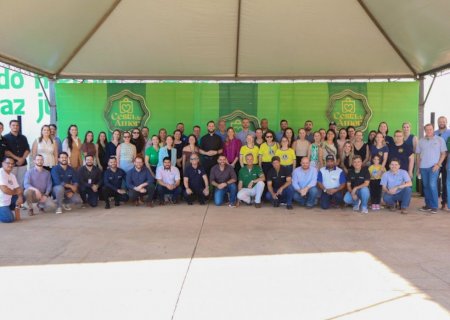 Sicredi Centro-Sul MS/BA faz entrega simbólica da Cesta de Amor