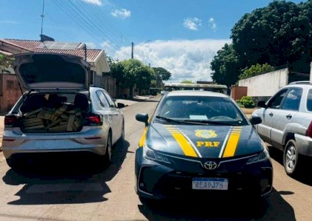 Dois são presos com 383 quilos de maconha em veículo que saiu de Deodápolis
