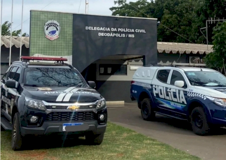 Polícias Civil e Militar de Deodápolis prendem homem com motocicleta clonada