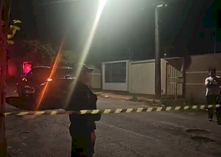 Câmera registra desvio de buraco que terminou em morte de motociclista em Campo Grande; Assista ao vídeo