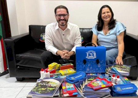 Estudantes da rede municipal de ensino de Caarapó começam ano letivo com kits escolares em mãos