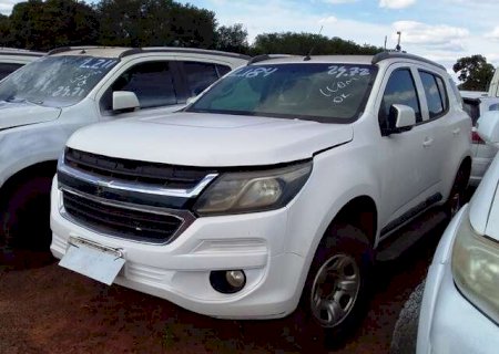 Leil&atilde;o p&otilde;e rel&iacute;quias e SUVs na pista com lances a partir de R$ 7,6 mil