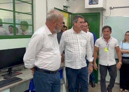Riedel entrega reforma de escola constru&iacute;da em 1942 e que foi base do Ex&eacute;rcito em Dourados