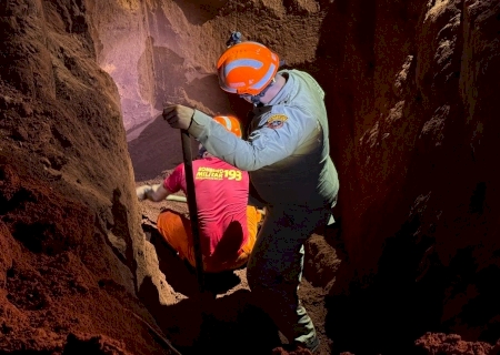 Criança de 2 anos cai em buraco de obra e é resgatada pelo Corpo de Bombeiros de Ivinhema