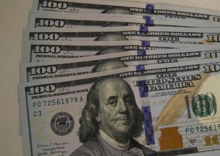 D&oacute;lar sobe a R$ 5,24 com foco em dados dos EUA; bolsa cai
