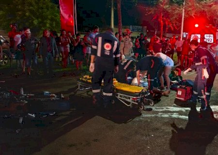 VÍDEO: Motociclista não resiste após colisão violenta em cruzamento de Dourados