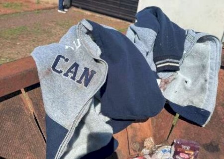 Bebê encontrado em lixeira ainda tinha cordão umbilical e morreu horas antes