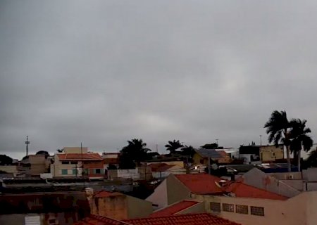 Segunda-feira ter&aacute; calor e risco de tempestades em MS