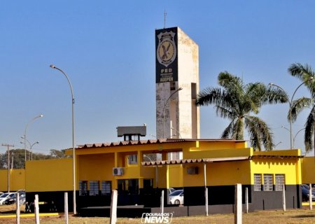 Com bolor, ferrugem e sujeira, MP apura descumprimento de normas sanitárias em cozinha da PED