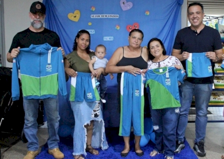 Em Jateí, entrega de uniformes na Educação garante identidade, conforto e economia às famílias