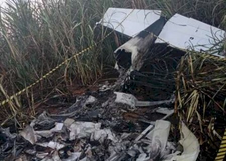 Avi&atilde;o cai em usina e piloto de MS morre carbonizado