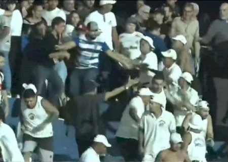 Briga entre torcedores do Santos interrompe clima de jogo na fronteira>