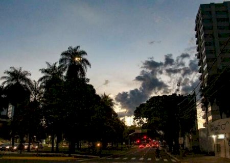 Calor ganha for&ccedil;a, mas frente fria pode provocar chuva isolada no sul de MS>