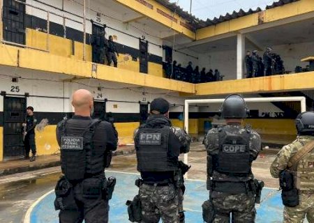 PED: Operação com apoio federal procura armas e celulares no maior presídio de MS