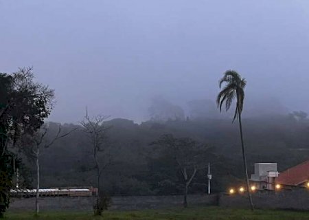 Quinta-feira ser&aacute; de c&eacute;u nublado com possibilidade de temporal em todo o MS>