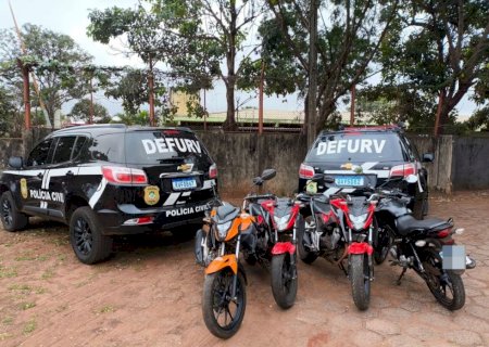 Quadrilha de desmanche é presa com motos furtadas, arma e ferramentas em Campo Grande