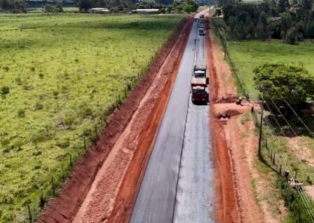 Ponta Por&atilde;, Bodoquena e Lad&aacute;rio recebem R$ 2,6 milh&otilde;es para obras e transporte>