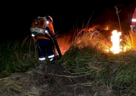 Incêndio cruza fronteira entre Brasil e Bolívia e mobiliza combate no Pantanal>
