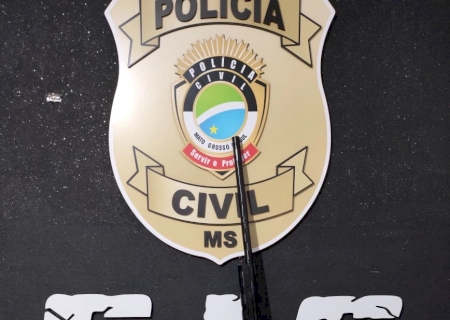 Deodápolis: Polícia Civil prende dupla por comércio, porte ilegal de arma de fogo de uso restrito e falsa comunicação de crime