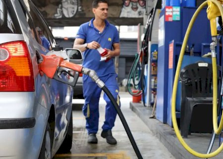 Subsídio de R$ 0,44 por litro da gasolina é prorrogado por 30 dias>