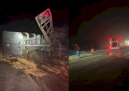 Semirreboque se solta de caminhão e mata 7 pessoas em acidente>