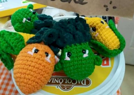 De milho a br&oacute;colis, amigurumi ajuda cozinheira a vencer depress&atilde;o