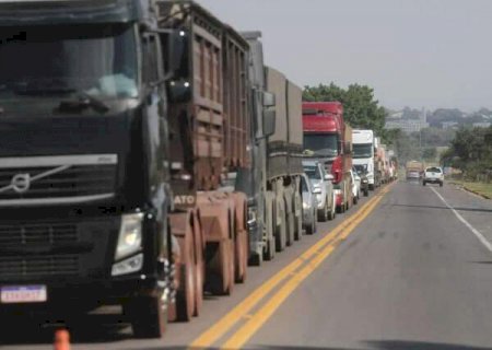 Nova lei prev&ecirc; multa de at&eacute; R$ 1 milh&atilde;o para quem pagar frete abaixo do m&iacute;nimo>