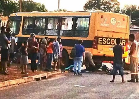 Avô que levava neta em bicicleta elétrica morre após acidente com ônibus escolar em MS