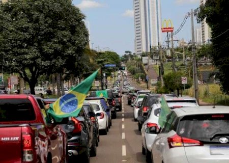 Pol&iacute;ticos ter&atilde;o de informar placa de carros abastecidos para carreatas>
