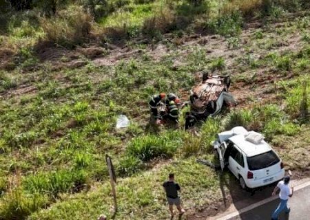 Acidente entre carros mata um e deixa cinco feridos em Amandina, Ivinhema