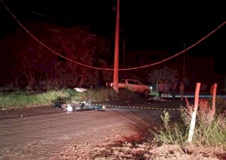 Condutor perde o controle da moto e morre após atingir poste em Antônio João